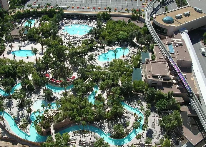 Jet Luxury At The Signature Condo Hotel